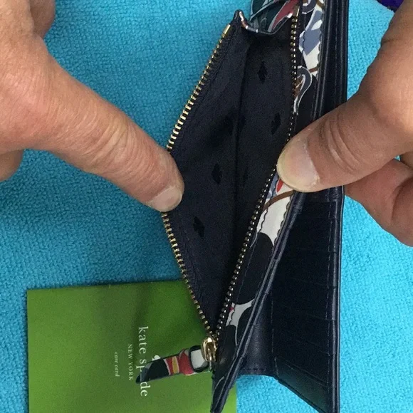 SOLD 🫶🫶🫶🫶Kate Spade Floral large bifold wallet - Picture 11 of 12